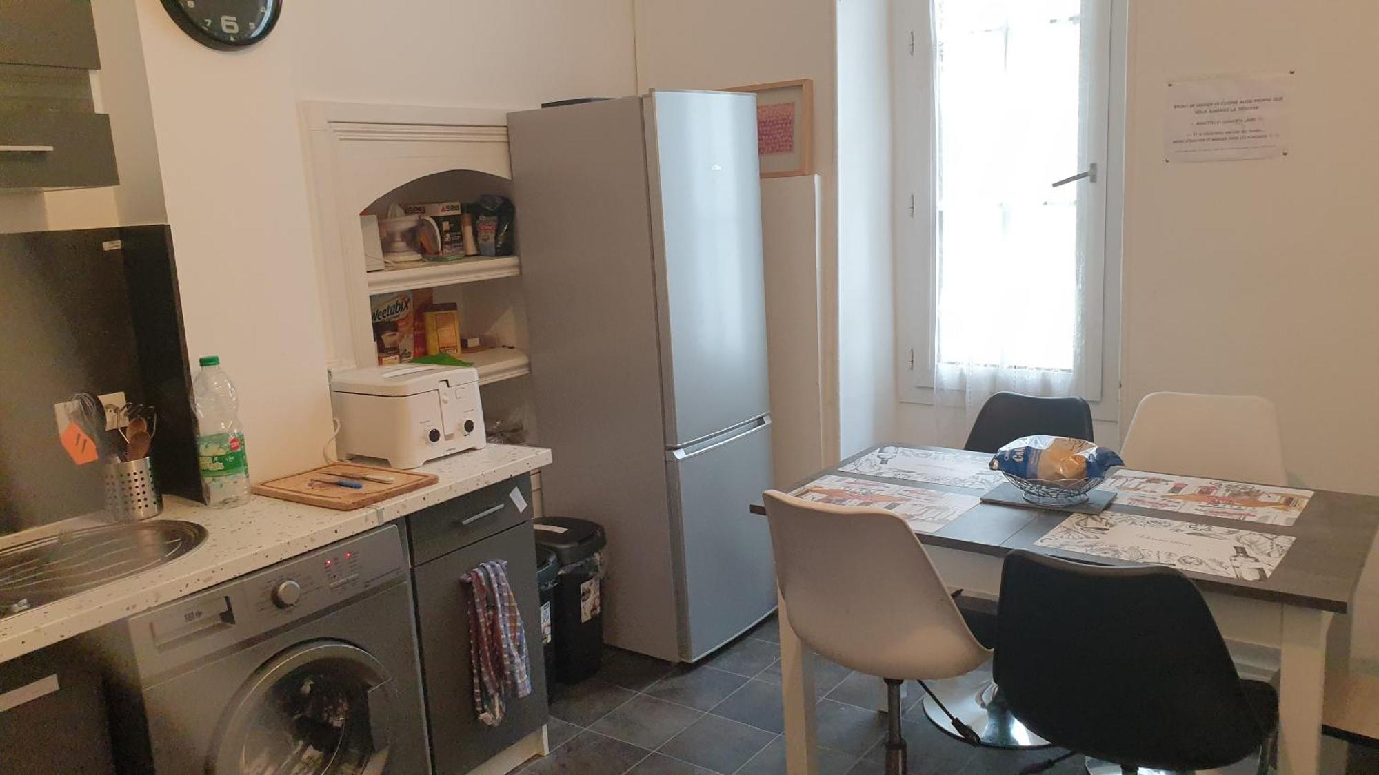 Chambres Poitiers Centre Ville - Salle De Bain, Refrigerateur, Tv Et Machine A Cafe Privatifs - Cuisine Commune - Terrasse - Hotel De Ville A 200M Luaran gambar