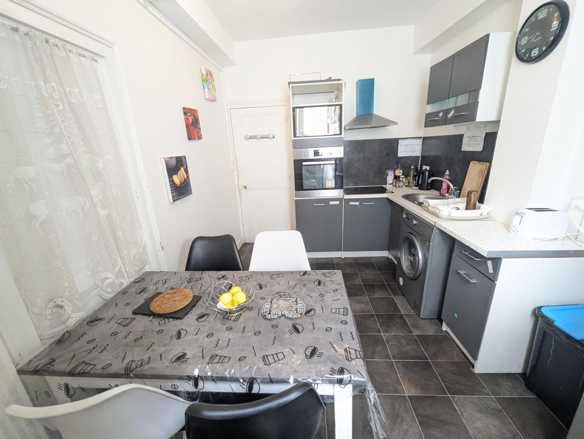 Chambres Poitiers Centre Ville - Salle De Bain, Refrigerateur, Tv Et Machine A Cafe Privatifs - Cuisine Commune - Terrasse - Hotel De Ville A 200M Luaran gambar