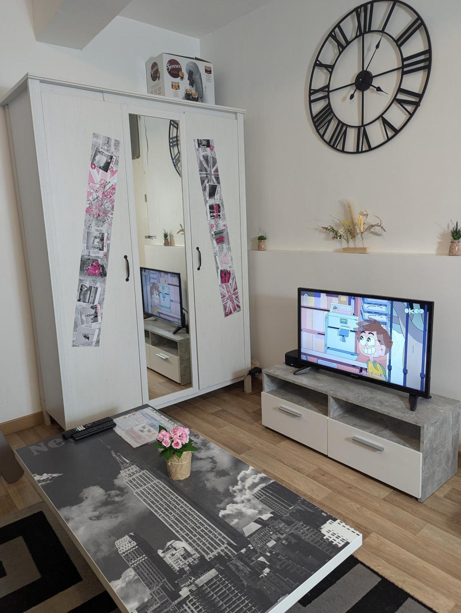Chambres Poitiers Centre Ville - Salle De Bain, Refrigerateur, Tv Et Machine A Cafe Privatifs - Cuisine Commune - Terrasse - Hotel De Ville A 200M Luaran gambar