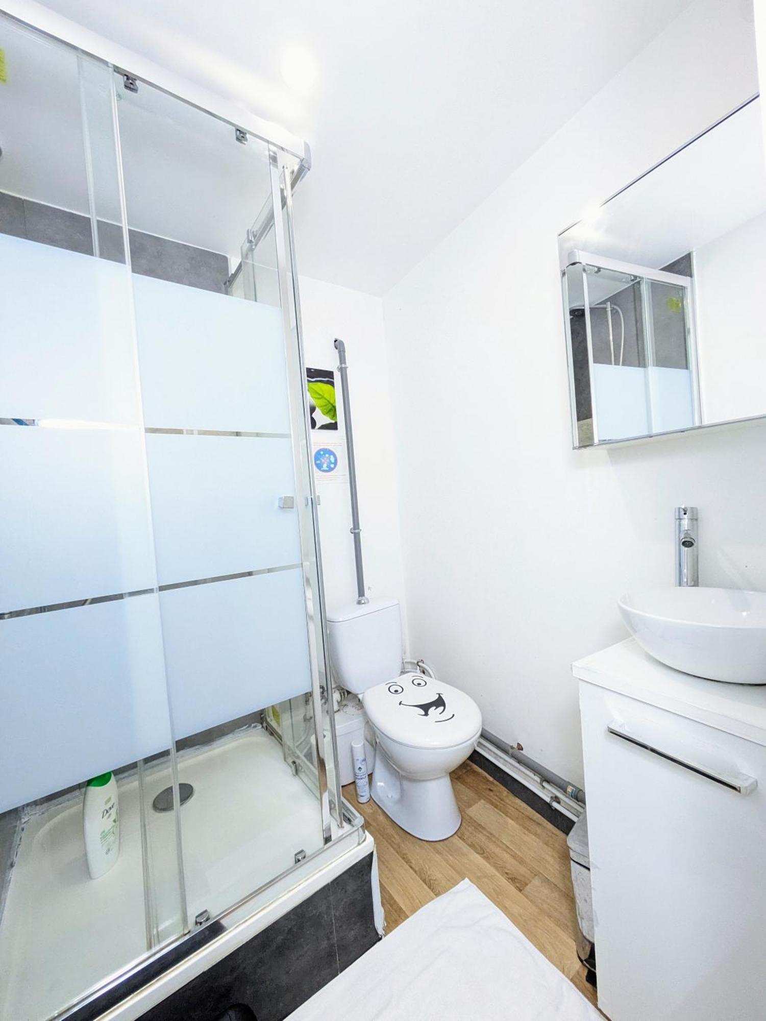 Chambres Poitiers Centre Ville - Salle De Bain, Refrigerateur, Tv Et Machine A Cafe Privatifs - Cuisine Commune - Terrasse - Hotel De Ville A 200M Luaran gambar