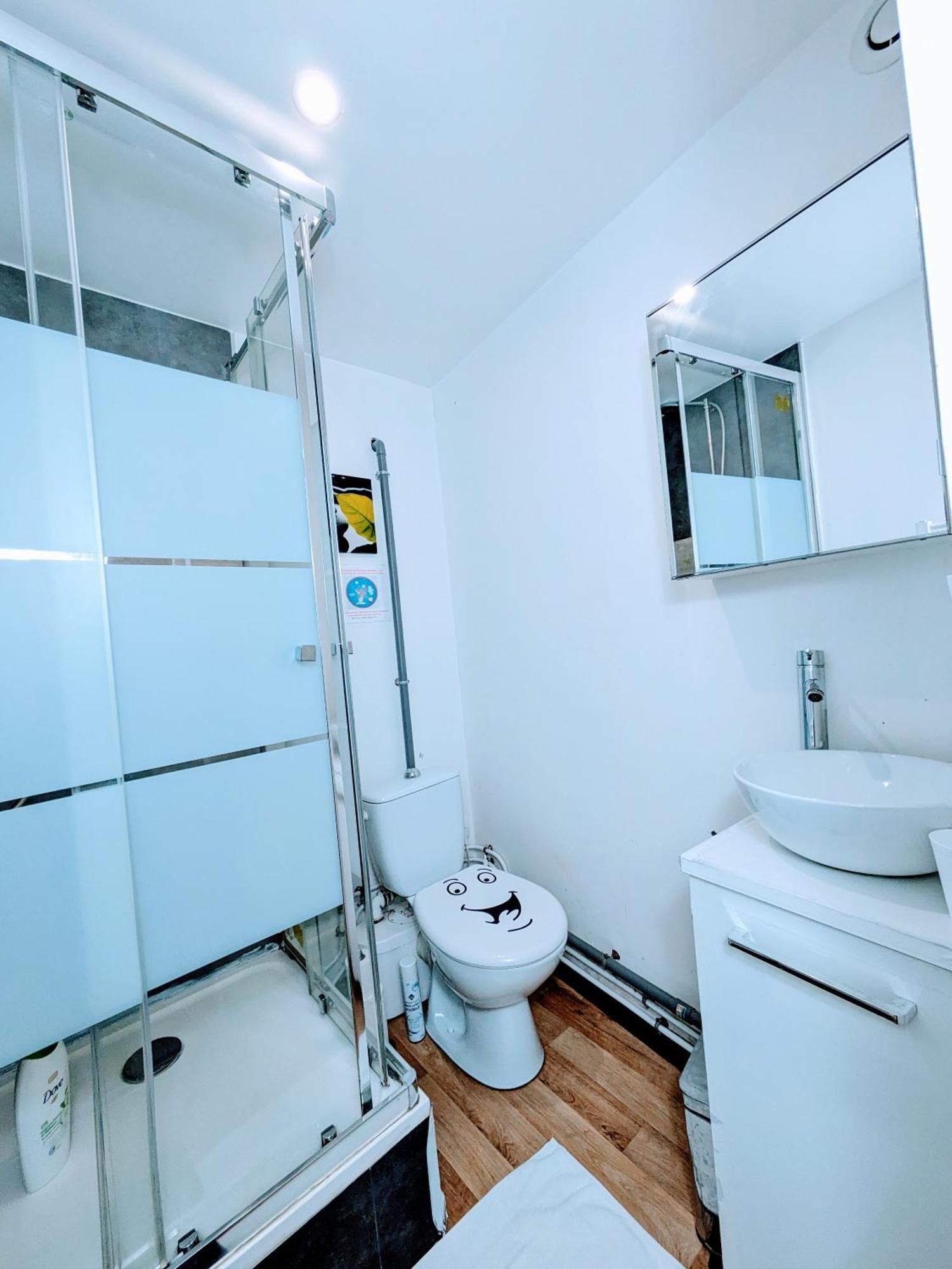 Chambres Poitiers Centre Ville - Salle De Bain, Refrigerateur, Tv Et Machine A Cafe Privatifs - Cuisine Commune - Terrasse - Hotel De Ville A 200M Luaran gambar